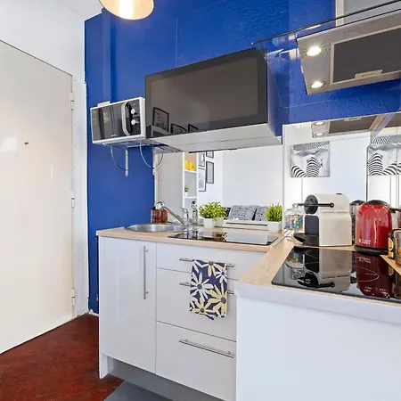 아파트 Center - Balcony Quiet - Air Conditioner - Kitchen - Wifi - Tram