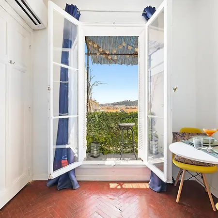 아파트 Center - Balcony Quiet - Air Conditioner - Kitchen - Wifi - Tram 니스